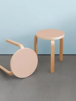 Artek Aalto Stool 60, Powder Linoleum - Birch -Stools Store FDS Artek 60 stool lifestyle 2023 EE 4