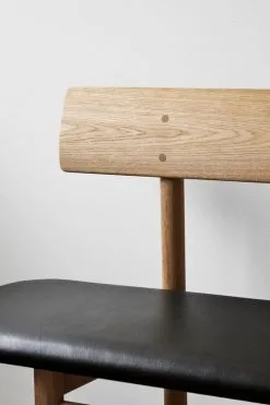 Fredericia Mogensen 3171 Bench, Oiled Oak - Black Leather -Stools Store FF DD2021 BM Bench Detail