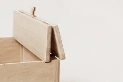 Form & Refine A Line Storage Bench, 68 Cm, White Oak -Stools Store FR A Line Storage bench 68 white oak detail lid open