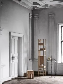 Karakter TriAngle Stool, Ash -Stools Store Odense Castle Lungangolo TriAngle Lab Light Support